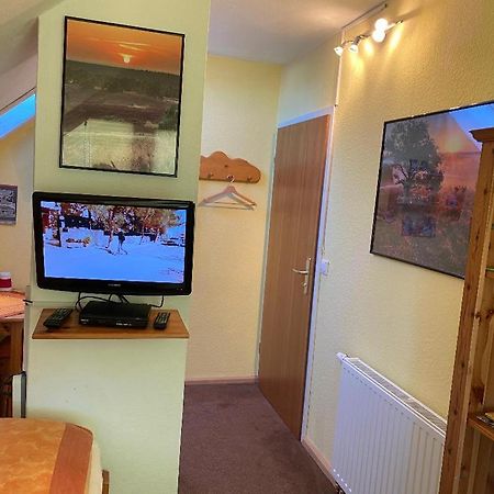 Gemuetliches Zimmer Zentral In Der Lueneburger Heide 슈네베르딘겐 외부 사진