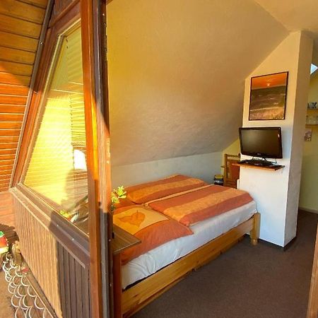 Gemuetliches Zimmer Zentral In Der Lueneburger Heide 슈네베르딘겐 외부 사진