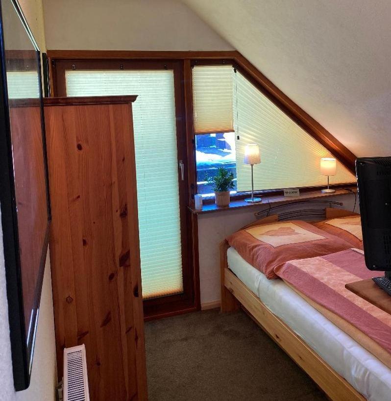 Gemuetliches Zimmer Zentral In Der Lueneburger Heide 슈네베르딘겐 외부 사진