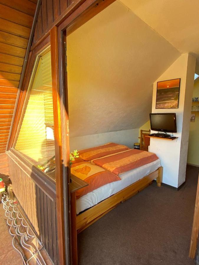 Gemuetliches Zimmer Zentral In Der Lueneburger Heide 슈네베르딘겐 외부 사진